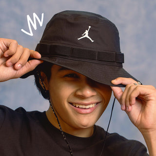 Teen wearing a black Jordan bucket hat